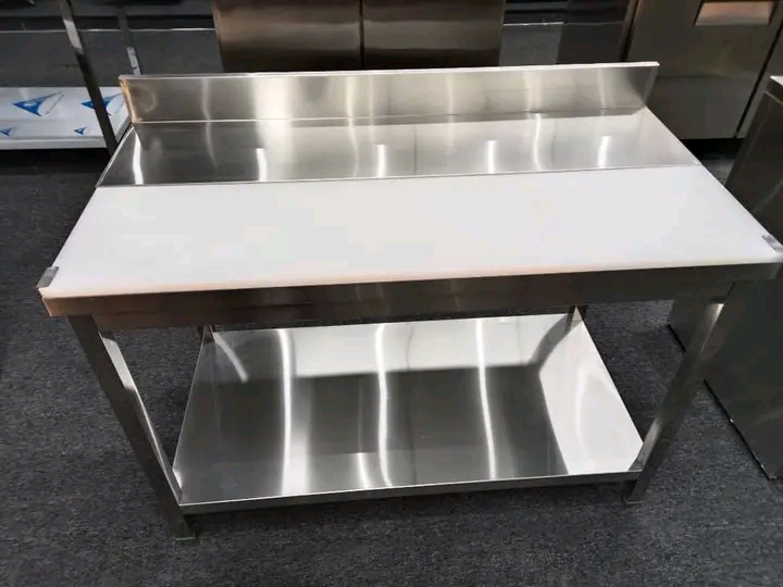 Stainless Steel 4ft Spacious Working Table